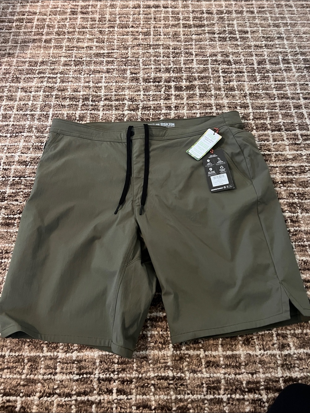 Duluth Trading Co Olive Hybrid Shorts with Tags